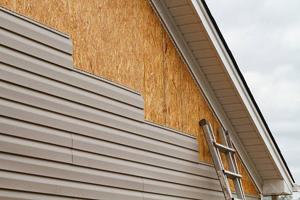 Professional Siding Contractor technician working in Roslyn, NY